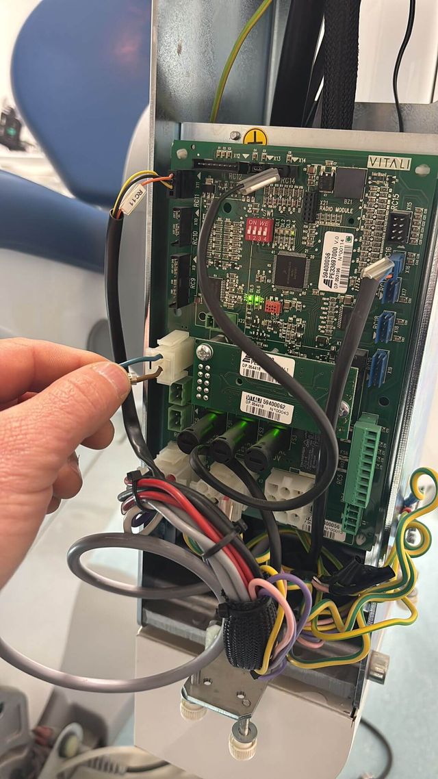 Riparazione scheda elettronica riunito dentale